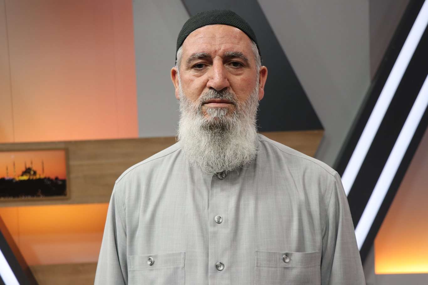 Araştırmacı Yazar Çınar: Toplumdaki ahlaki yozlaşmaya dur demek için herkese görev düşüyor Araştırmacı Yazar Çınar: Toplumdaki ahlaki yozlaşmaya dur demek için herkese görev düşüyor